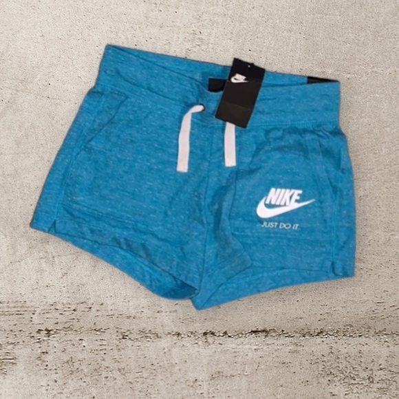 NWT Nike Matching Teal Tank and Shorts Set. Size Small - Picture 3 of 3
